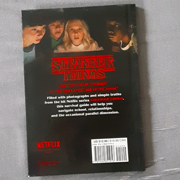 Stranger things book - Picture 2 of 2
